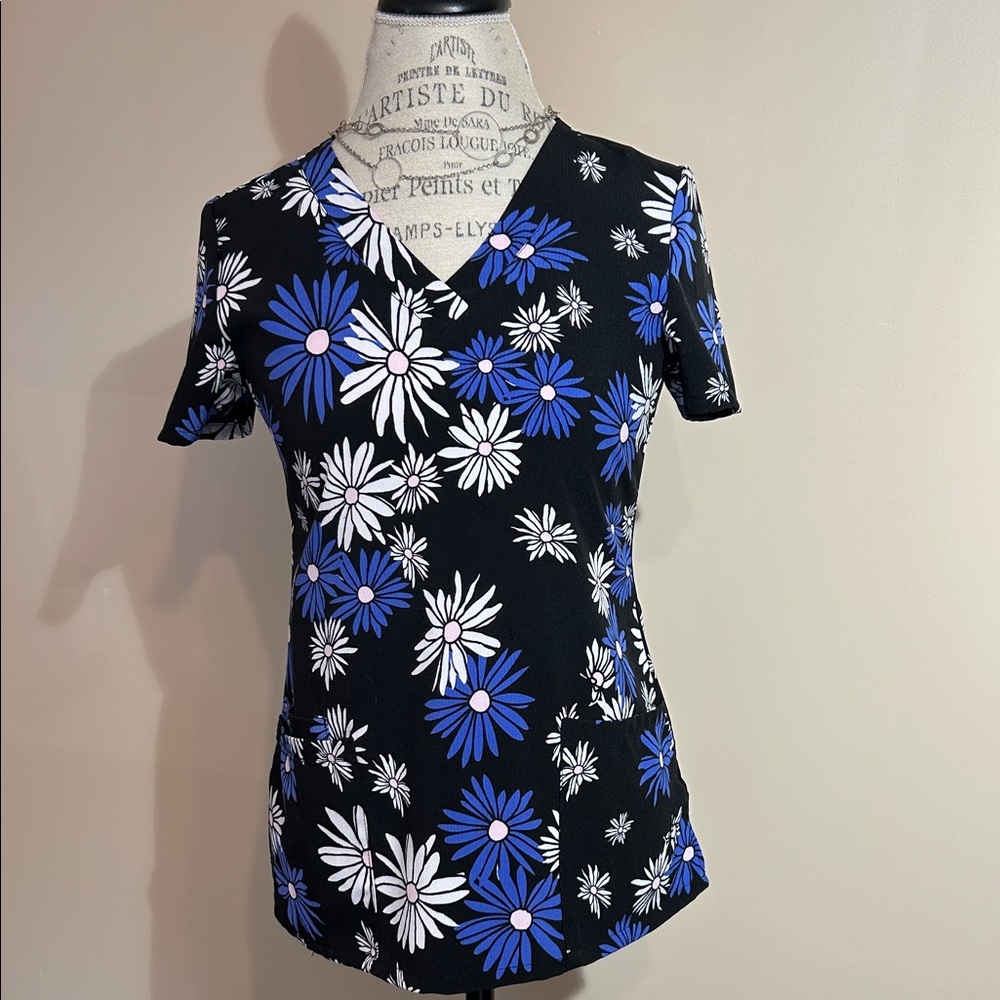 Scrub Top, Black,  Blue & White Flowers (size xs)